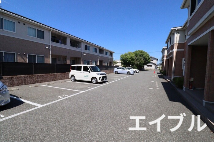 物件外観写真2　(駐車場)