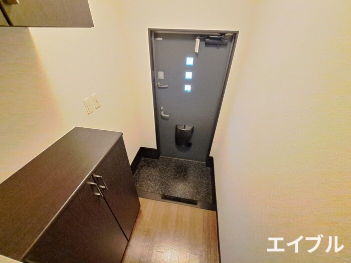 物件内観写真13　(玄関)