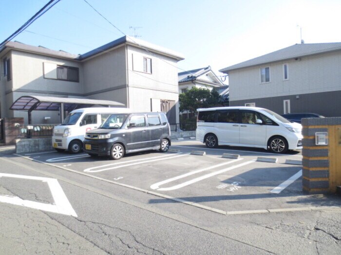 物件外観写真2　(駐車場)