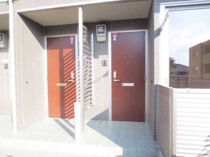物件外観写真5　(エントランス部分)