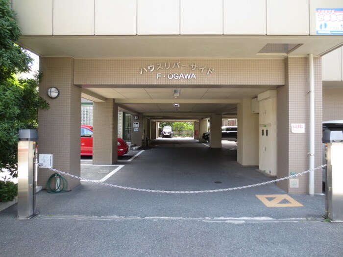 物件外観写真3　(駐車場)