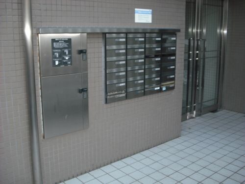 物件外観写真4　(エントランス部分)