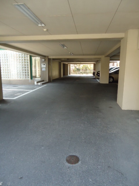 物件外観写真5　(駐車場)