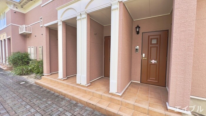 物件外観写真5　(エントランス部分)