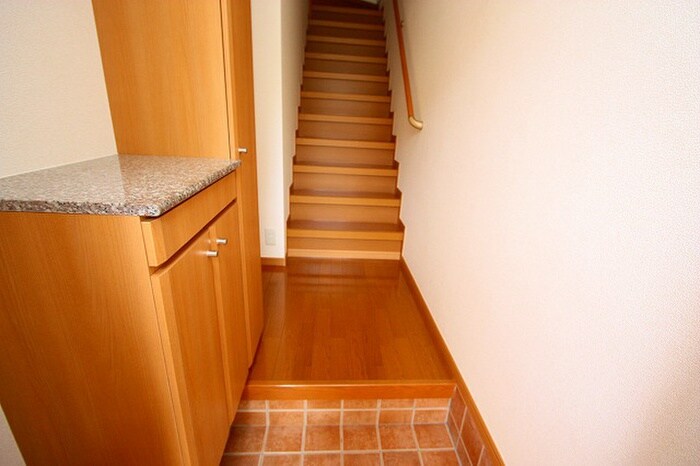 物件内観写真13　(玄関)