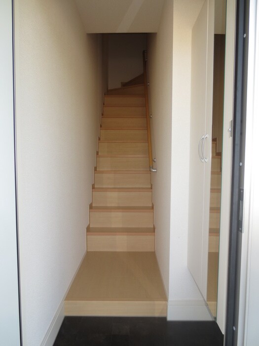 物件内観写真5　(玄関)