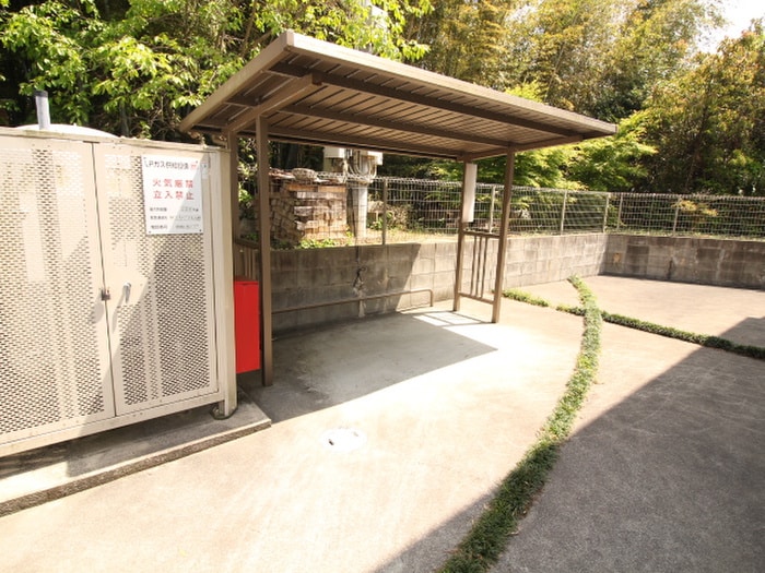 物件外観写真3　(駐輪場)