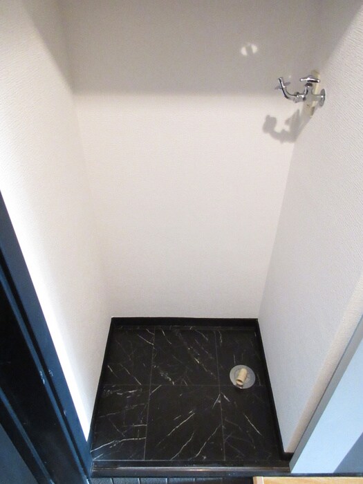 物件内観写真7　(洗濯機置場)