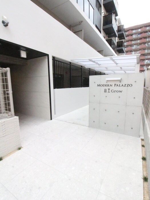 物件外観写真3　(エントランス部分)