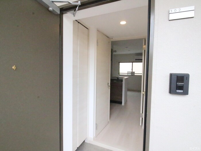 物件内観写真18　(玄関)