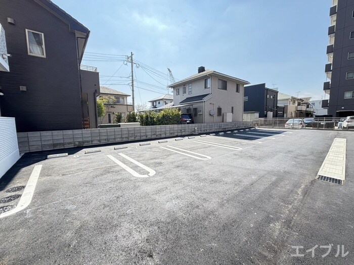 物件外観写真2　(駐車場)