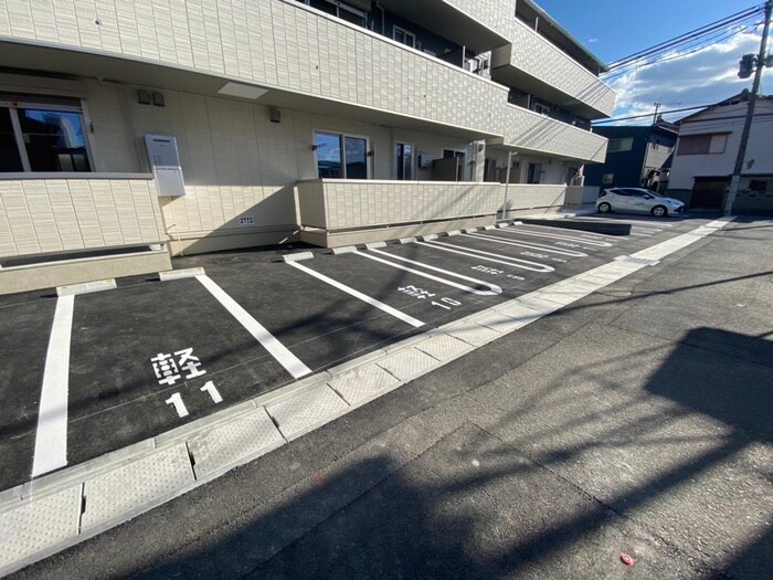 物件外観写真2　(駐車場)