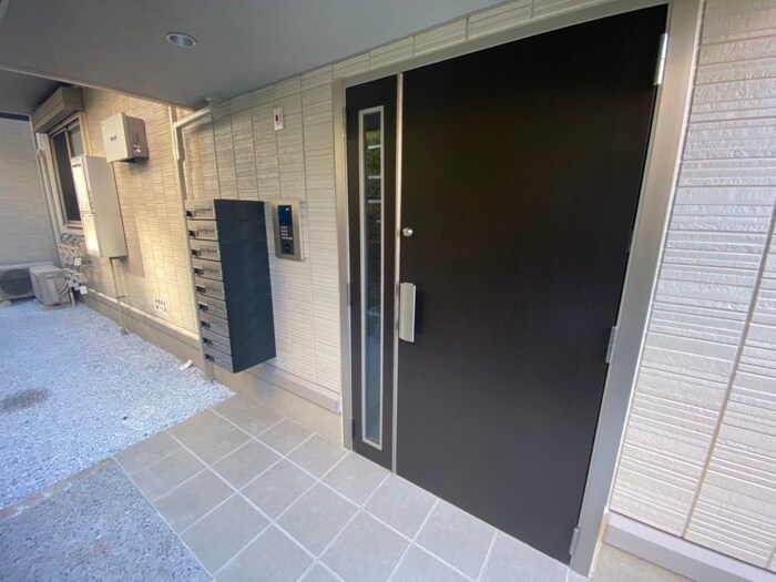 物件外観写真5　(エントランス部分)