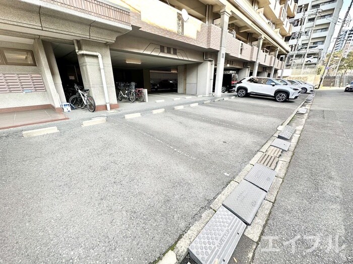 物件外観写真4　(駐車場)