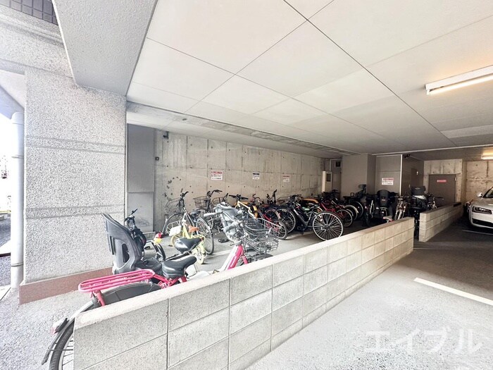 物件外観写真5　(駐輪場)