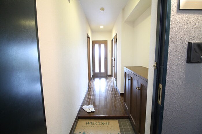 物件内観写真11　(玄関)