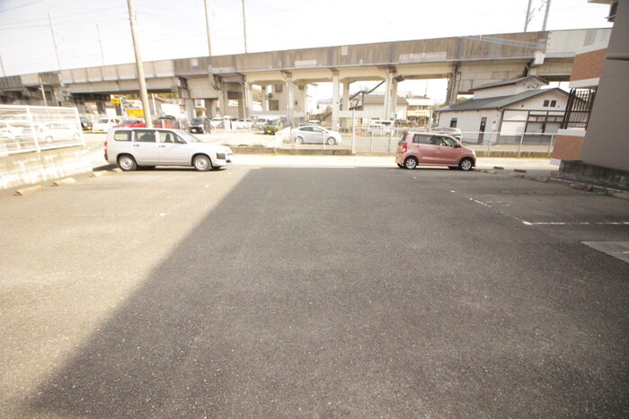 物件外観写真5　(駐車場)