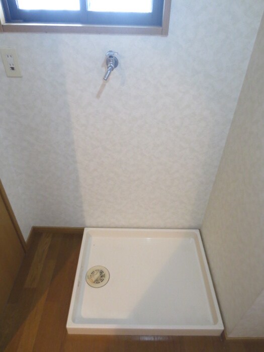 物件内観写真11　(洗濯機置場)