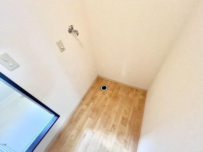 物件内観写真13　(洗濯機置場)