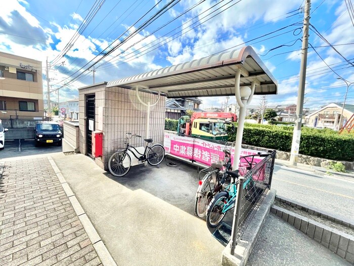 物件外観写真3　(駐輪場)