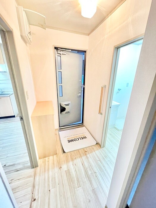 物件内観写真11　(玄関)