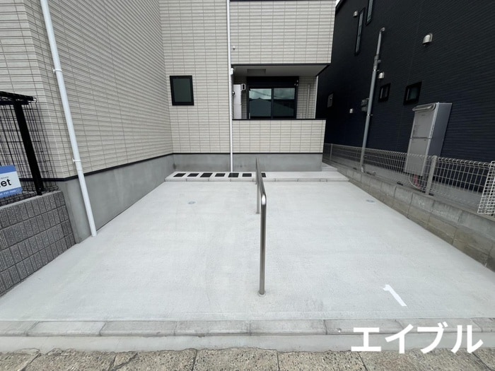 物件外観写真3　(駐車場)