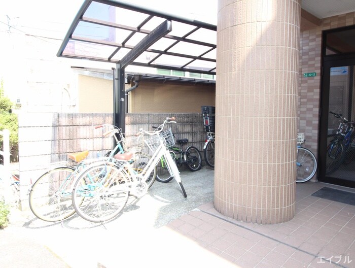 物件外観写真5　(駐輪場)