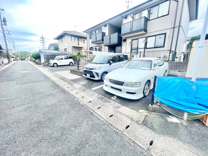 物件外観写真2　(駐車場)