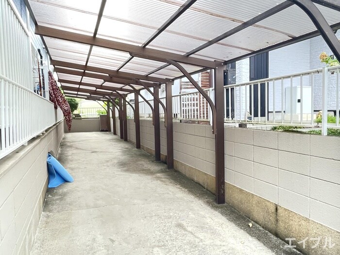 物件外観写真4　(駐輪場)