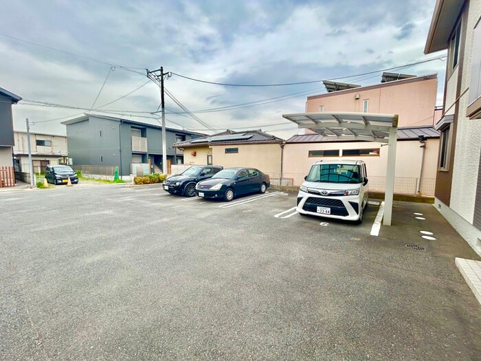 物件外観写真4　(駐車場)