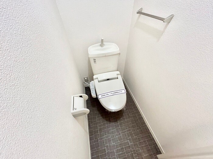 物件内観写真8　(トイレ)