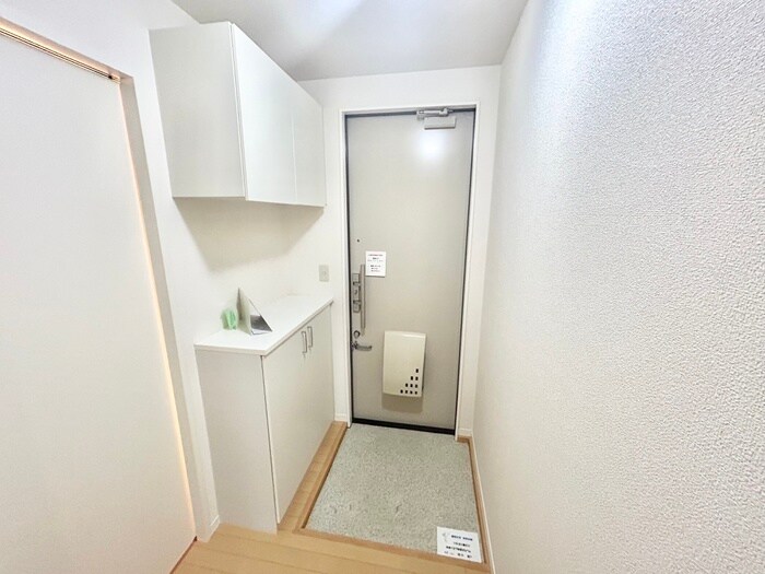 物件内観写真11　(玄関)