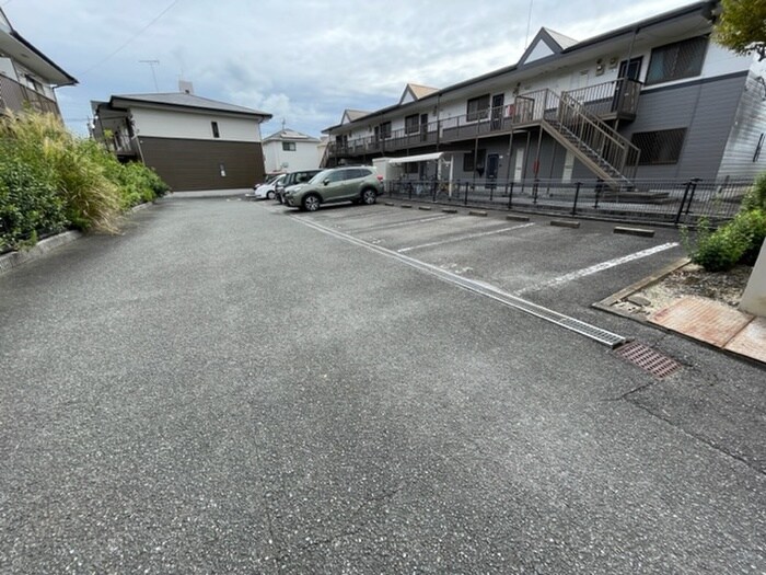 物件外観写真2　(駐車場)