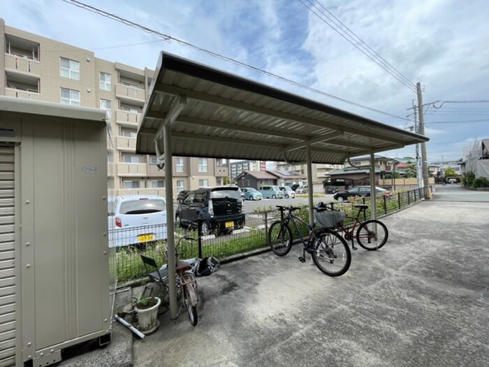 物件外観写真3　(駐輪場)