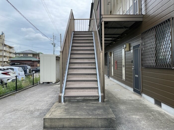 物件外観写真4　(エントランス部分)