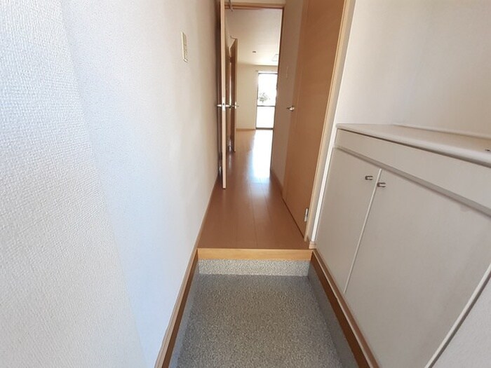物件内観写真12　(玄関)