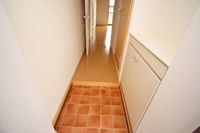 物件内観写真12　(玄関)
