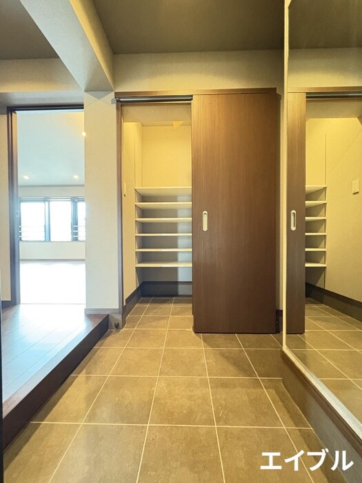 物件内観写真10　(玄関)