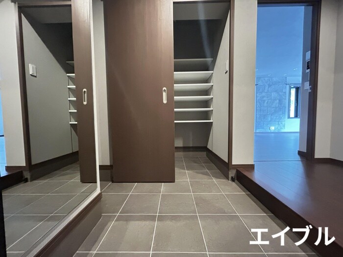 物件内観写真10　(玄関)