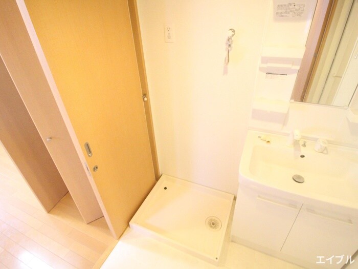 物件内観写真16　(洗濯機置場)