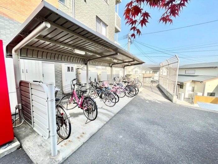 物件外観写真3　(駐輪場)