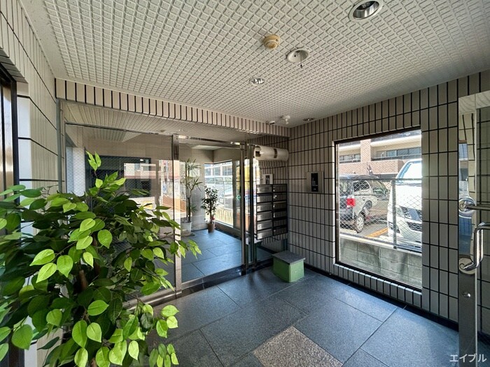 物件外観写真3　(エントランス部分)