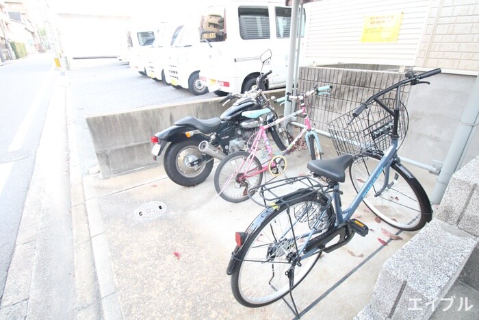 物件外観写真4　(駐輪場)