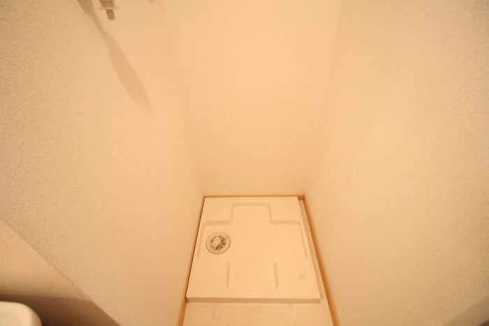 物件内観写真12　(洗濯機置場)