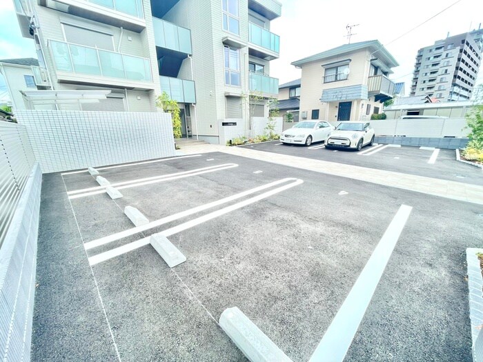 物件外観写真2　(駐車場)