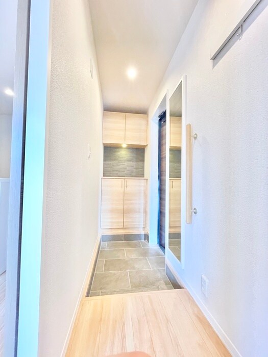 物件内観写真11　(玄関)