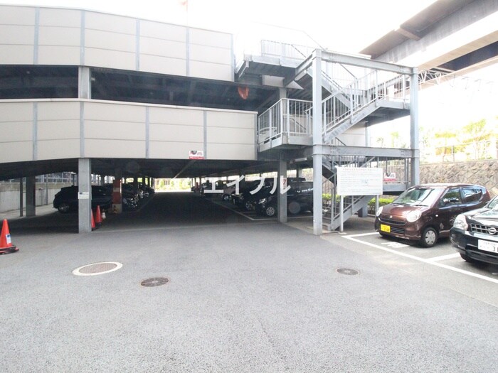 物件外観写真2　(駐車場)