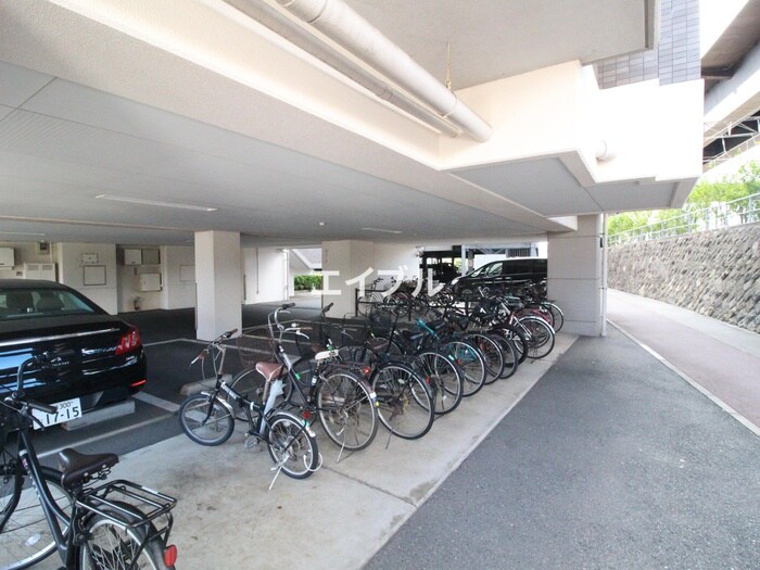 物件外観写真3　(駐輪場)