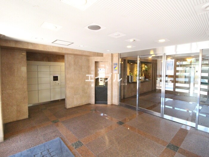 物件外観写真5　(エントランス部分)