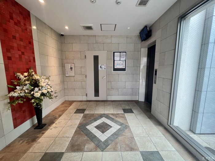 物件外観写真2　(エントランス部分)